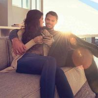 Junges Paar freut sich über neue Immobilie am Bodensee